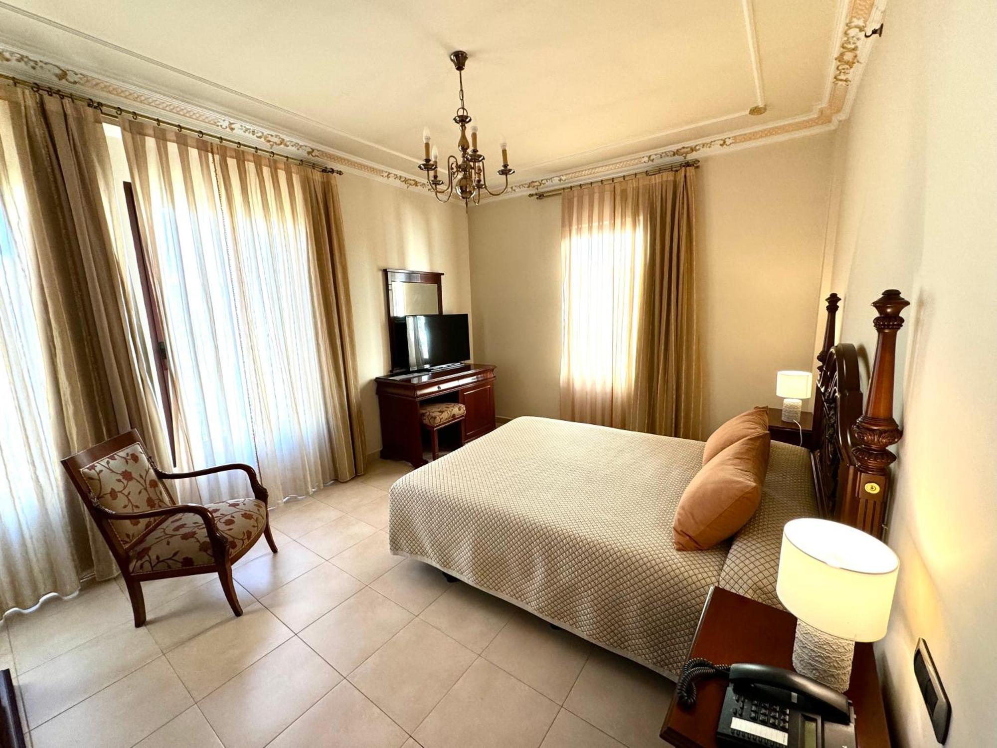 Hotel Kazar 온티니엔트 외부 사진